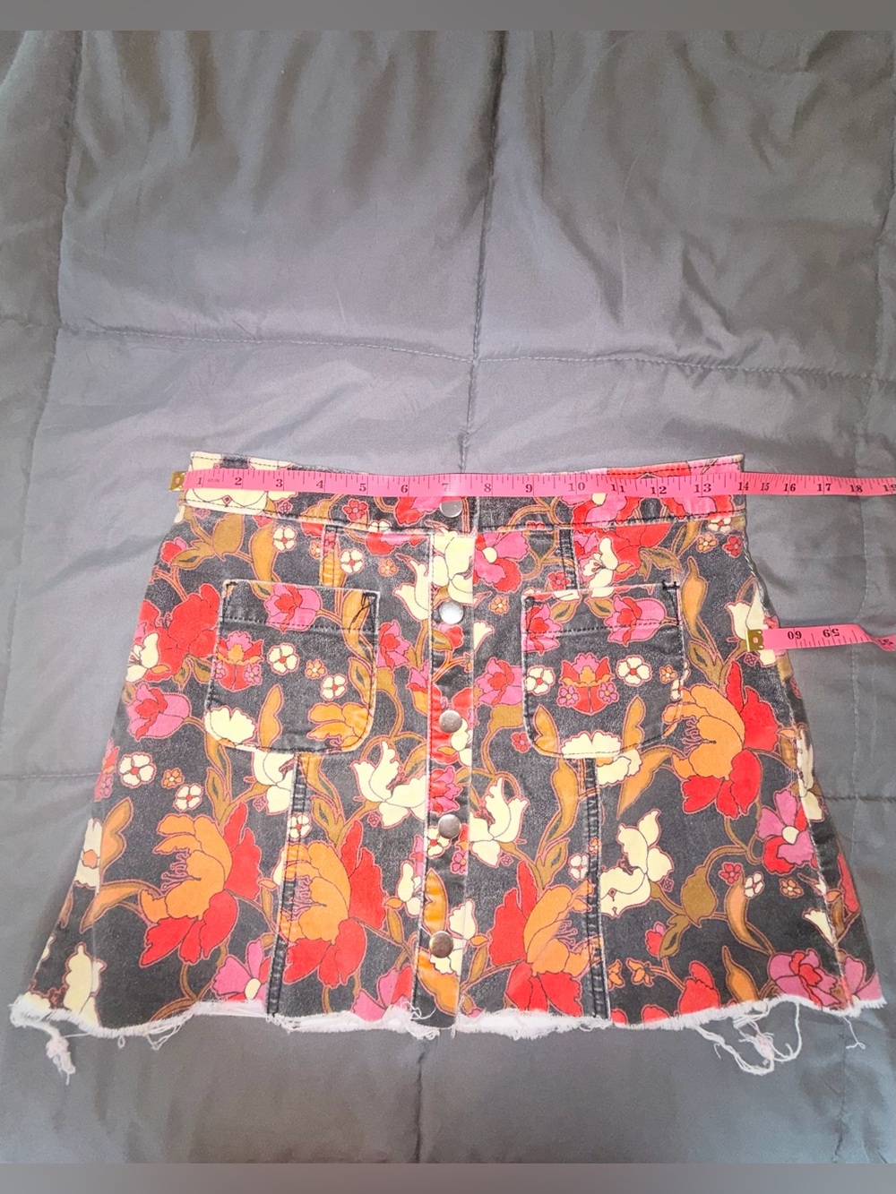 Urban Outfitters Floral Denim Mini Skirt Raw Hem Snap Front Size Small - Picture 6 of 7